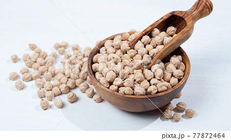 ヒヨコマメ（雛豆、英名： Chickpea、 学名：Cicer arietinum） 77872464