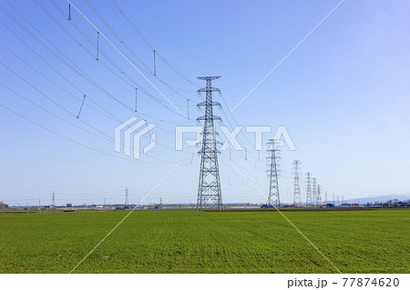 送電鉄塔と農地 77874620