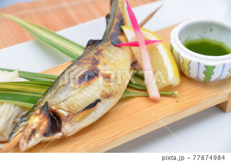 夏の風物詩である鮎の塩焼き 夏の風物詩である鮎の塩焼き 77874984