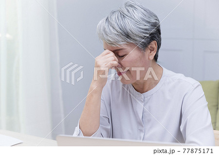 女性 メス 女の人 77875171