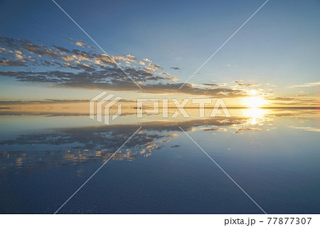 ウユニ塩湖の夕日 ウユニ塩湖の夕日 77877307