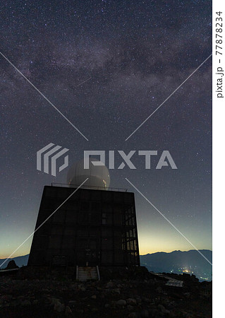 霧ヶ峰車山山頂の天の川　【長野県】 77878234