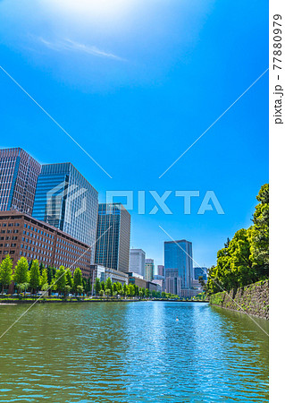 東京の都市風景 馬場先濠と丸の内・日比谷方面の高層ビル群 東京の都市風景 馬場先濠と丸の内・日比谷方面の高層ビル群 77880979