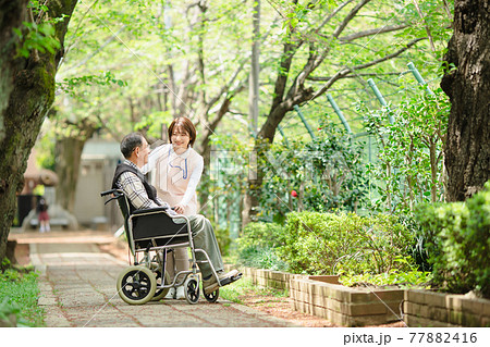 介護 シニア 介護士 新緑 介護 シニア 介護士 新緑 77882416