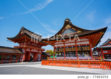 京都 伏見稲荷大社の外拝殿と楼門 京都 伏見稲荷大社の外拝殿と楼門 77883059