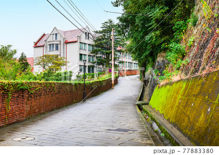 長崎　雨上がりのオランダ坂 77883380