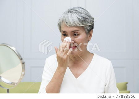 高齢者 年配 年寄り 77883556