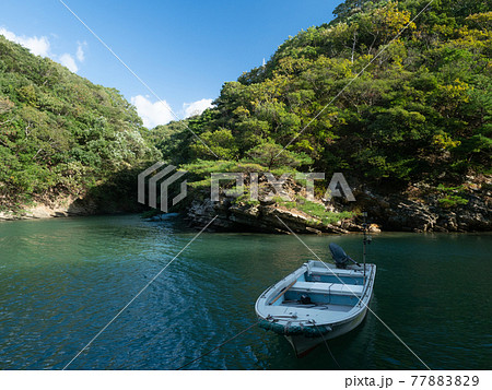 対馬　秋晴れの小船越（西漕手）の風景 77883829
