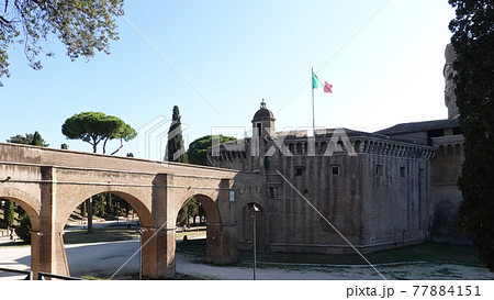 サン・ピエトロ大聖堂(バチカン)とサンタンジェロ城を結ぶパッセット・ディ・ボルゴと呼ばれる秘密の通路 サン・ピエトロ大聖堂(バチカン)とサンタンジェロ城を結ぶパッセット・ディ・ボルゴと呼ばれる秘密の通路 77884151