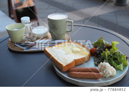 優雅な朝食 77884852