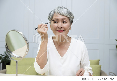 高齢者 年配 年寄り 77885142