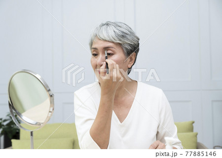 高齢者 年配 年寄り 77885146