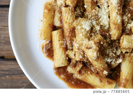 ラグーソースパスタ　ショートパスタのリガトーニ 77885605