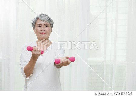 シニア 先輩 年上 77887414