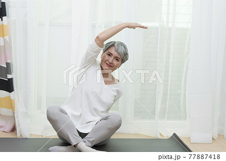 シニア 先輩 年上 77887418