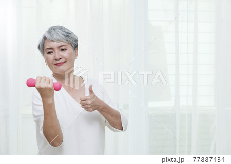 シニア 先輩 年上 77887434