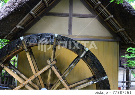 深大寺　門前町・弁天池の近くに佇む深大寺水車館で回る水車 77887561