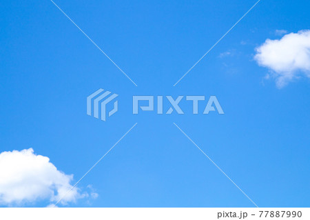 背景素材 青空と白い雲 コピースペース PLフィルター使用 背景素材 青空と白い雲 コピースペース PLフィルター使用 77887990