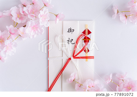 日本の祝儀袋と桜	 77891072