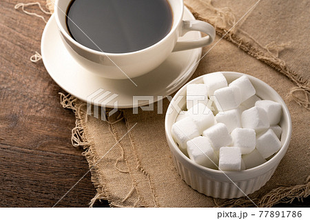 角砂糖とコーヒーの写真素材