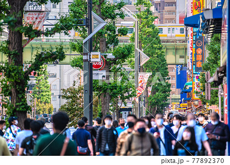 日本の東京都市景観 重症者（全国）1304人で過去最多。秋葉原はホコ天中止で歩道に“密”＝5月23日 77892370