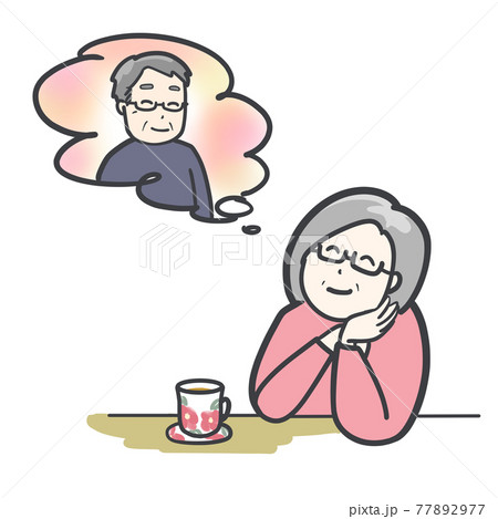 男性のことを思い出すシニア女性 77892977