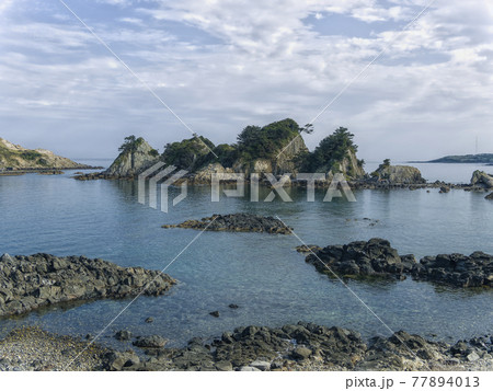 長崎県五島市 福江島から眺める立小島 五島層群 / Tatekojima, Goto, Japan 77894013