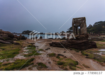Perros Guirec, Ploumanac'h Lighthouse, Mean Ruz, la Manche, rocks and waves Perros Guirec, Ploumanac'h Lighthouse, Mean Ruz, la Manche, rocks and waves 77898137