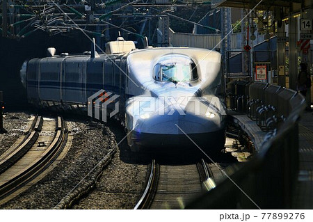 小田原駅に入選する東海道新幹線『N700系A』 77899276