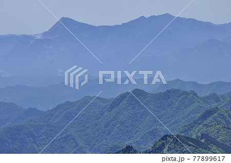奥秩父の両神山山頂より望む　奥武蔵の武甲山の眺望 77899617