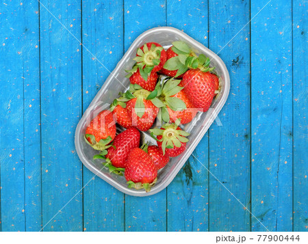 strawberries strawberries 77900444