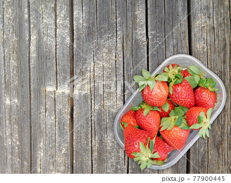 strawberries strawberries 77900445