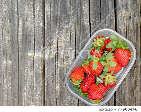 strawberries strawberries 77900446