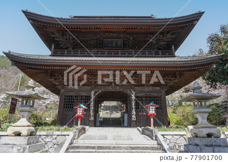 大善寺の仁王門 77901700