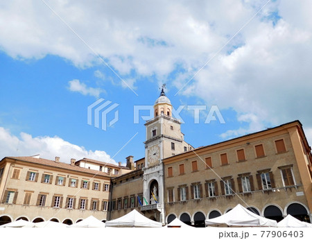 イタリア　モデナ　市庁舎 77906403