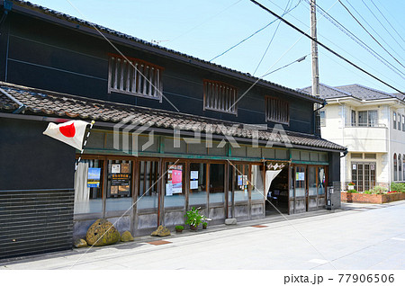 一本杉通り商店街　古い町並み　能登　七尾市 77906506