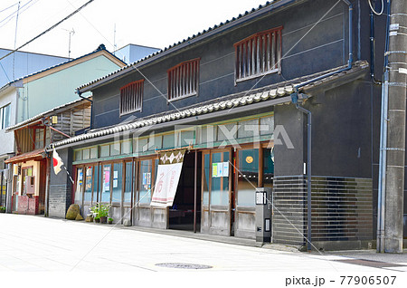 一本杉通り商店街　古い町並み　能登　七尾市 77906507