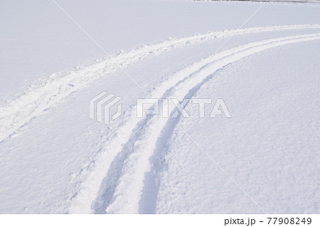 雪道のわだち 77908249