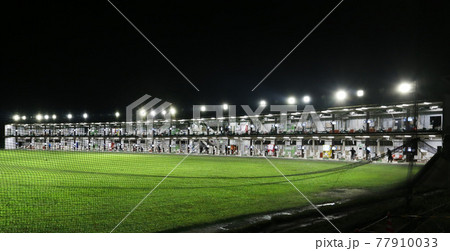 ゴルフ打ちっぱなし　ナイター照明 77910033