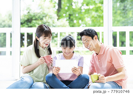 家族　タブレット　検索 77910746