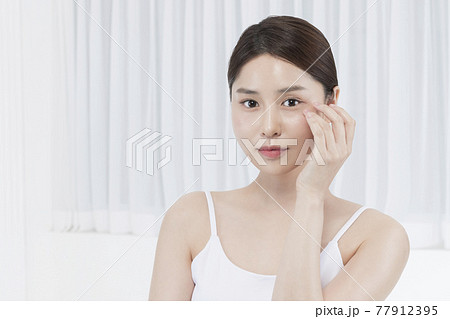 closeup of beautiful Asian model with hand on eyes, eye skin wrinkle care concept 77912395