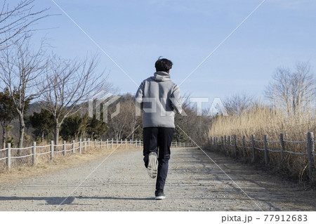 Asian man walking, strolling, jogging with mask Asian man walking, strolling, jogging with mask 77912683