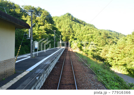 2020年夏、三陸鉄道の宮古駅から普代駅間の車窓からの風景 77916366