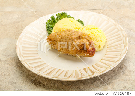 Crispy chicken cutlet with mashed potato Crispy chicken cutlet with mashed potato 77916487