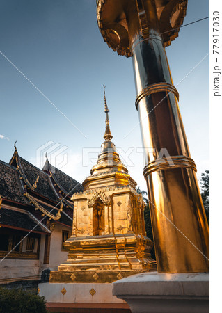 Golden Thai temples and pagodas 77917030