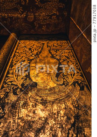 Golden Thai temples and pagodas 77917038