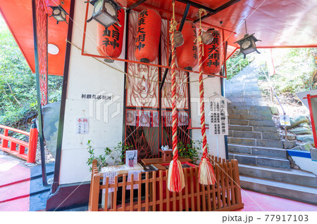 晴天の高橋稲荷神社　熊本県熊本市 77917103
