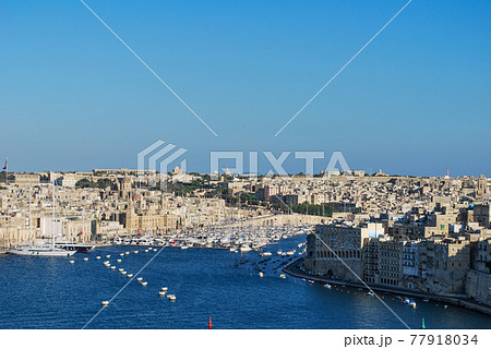 マルタ島ヴァレッタからスリーシティーズを望む 77918034