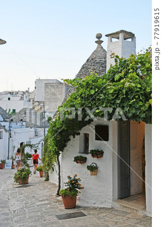 アルベロベッロ　トゥルッリ　イタリア 77919615