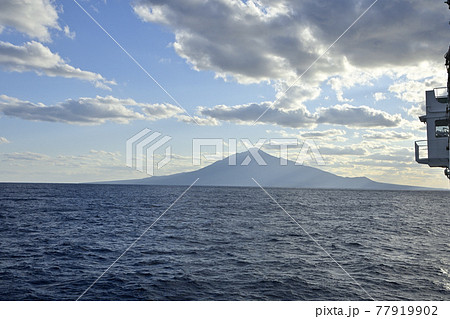 利尻・礼文航路フェリーからの利尻島 77919902